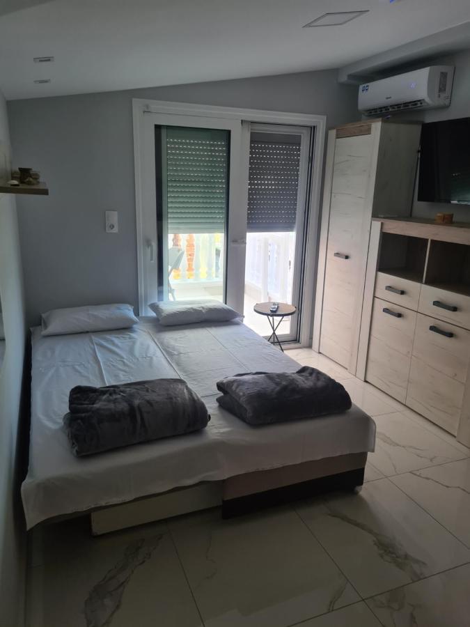 Apartments Nera Paralia-Apartment With Sea View Екстер'єр фото